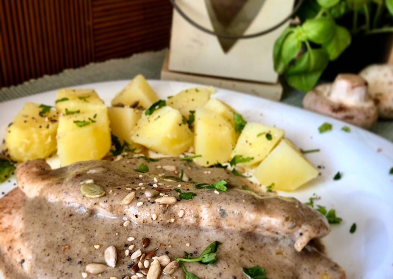 Pechuga de pollo en salsa súper ligera de setas, champiñones y queso en crema