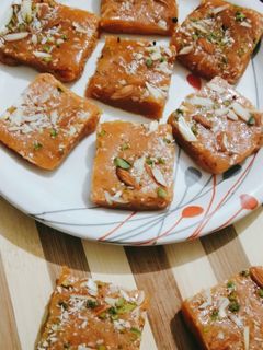 बेसन बर्फी (Besan barfi recipe in Hindi) रेसिपी मुख्य फोटो