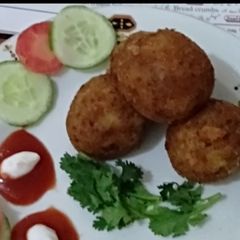 A picture of Chicken cheese balls.