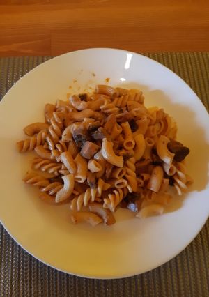 Gombapörkölt tésztával recept fotója