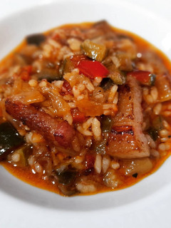 Una foto de Arroz meloso con verduras a la sobrasada