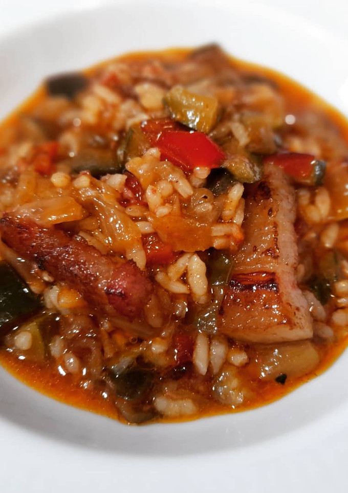 Una foto de Arroz meloso con verduras a la sobrasada