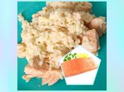 Une photo de risotto saumon
