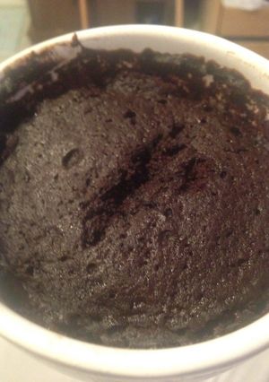 Una foto de Torta de chocolate en taza - vegana