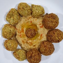 A picture of Falafel and Hummus.