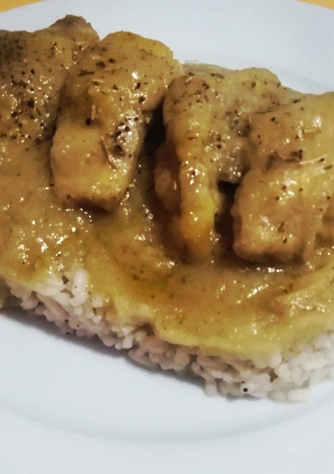 Una foto de Pollo en salsa