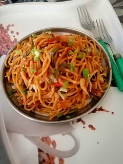 हक्का नूडल्स (Hakka Noodles recipe in hindi) रेसिपी मुख्य फोटो