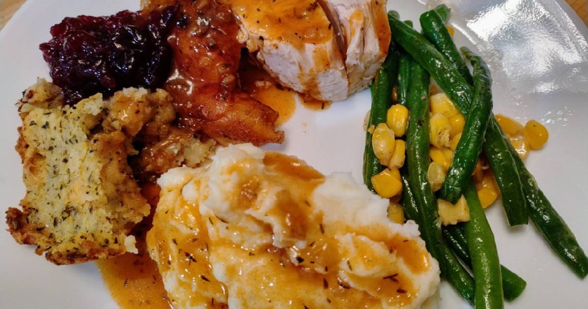 Easter turkey with fakeittilyoumakeit gravy Recipe by Robert Gonzal Cookpad