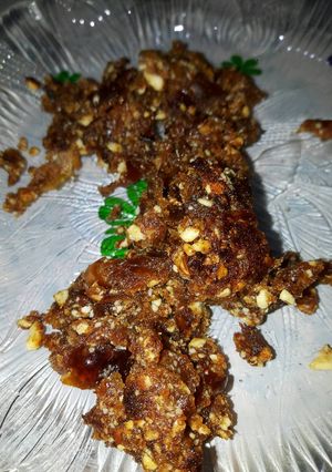 A picture of Fried Almond Dates.