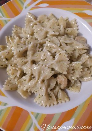 Foto di Farfalle con gamberi,pesto e panna