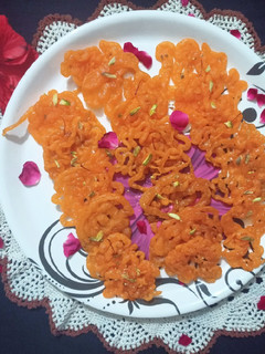 કેસર જલેબી (Kesar Jalebi Recipe in Gujarati) રેસીપી મુખ્ય ફોટો