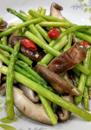 香菇炒蘆筍 的食譜成品照片
