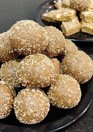 A picture of Methi Ladoo.