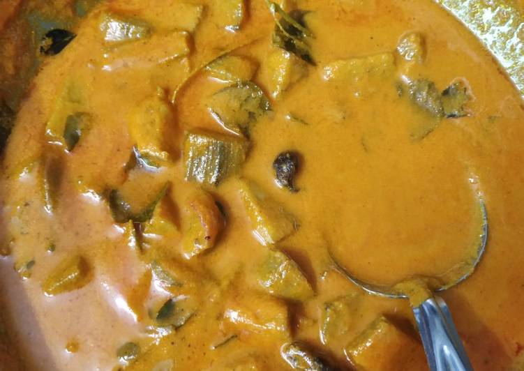 Spicy raw banana curry