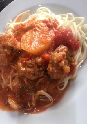 Una foto de Fideos con estofado de Albóndigas