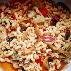 A picture of Macaroni pasta jollof.