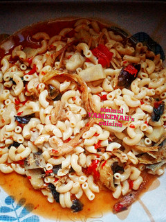 A picture of Macaroni pasta jollof.