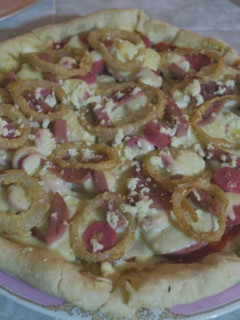 Una foto de Pizza de embutidos
