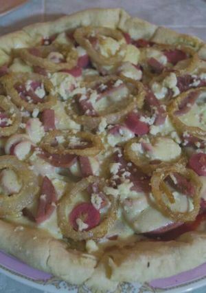 Una foto de Pizza de embutidos