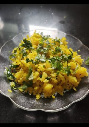 બટાકા પૌવા (Bataka Poha Recipe In Gujarati) રેસીપી મુખ્ય ફોટો