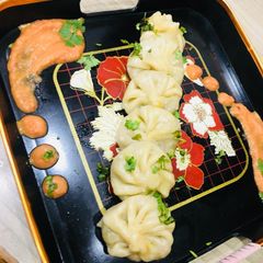 A picture of Momos.