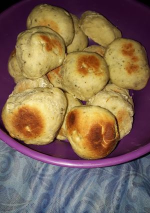 Una foto de Pancitos de cebolla y otros de orégano imperdibles y más fácil!!