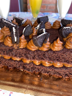 Una foto de Torta brownie dulce de leche y Oreos