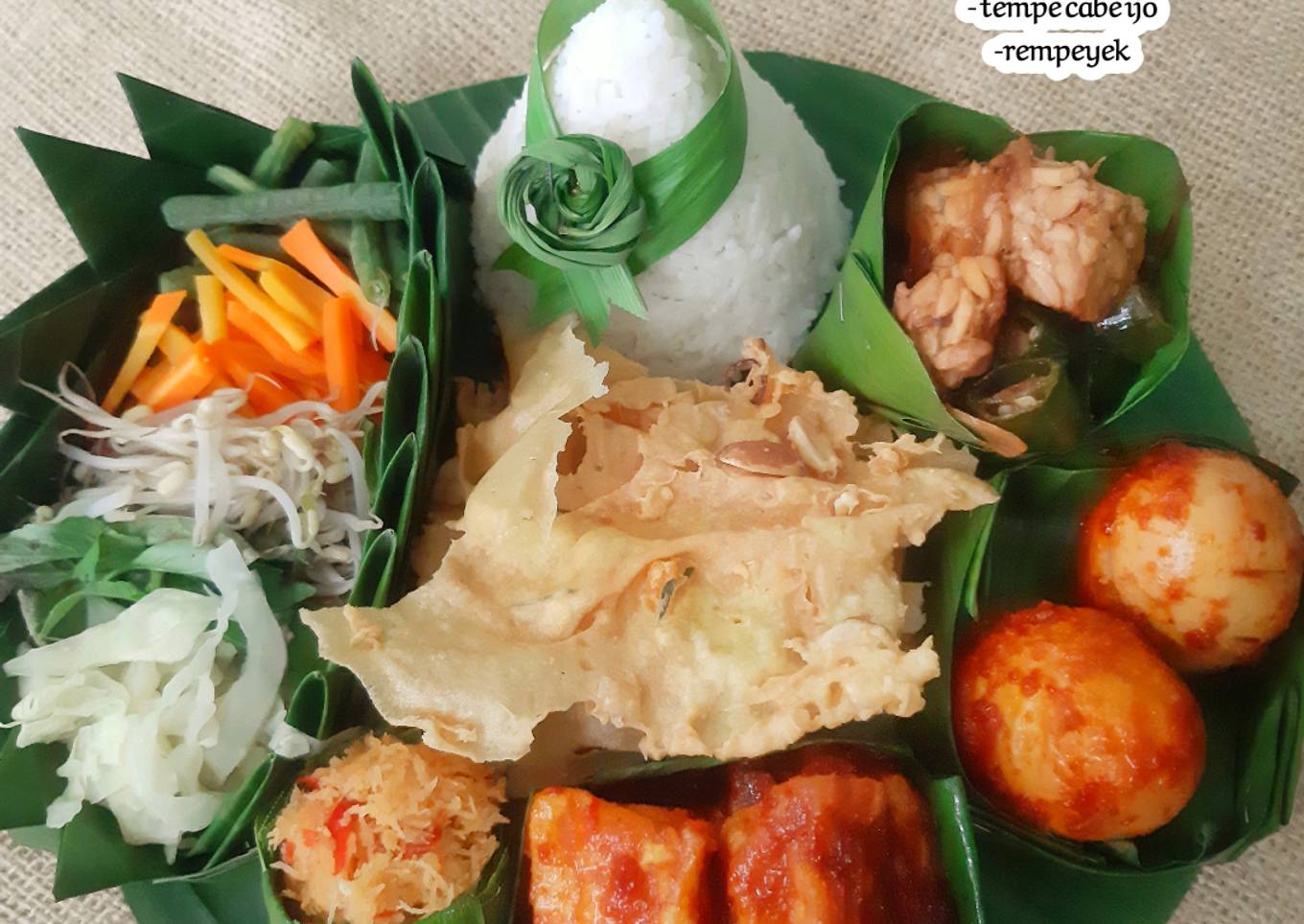 Tumpeng Nasi Krawon (kreasi takir)