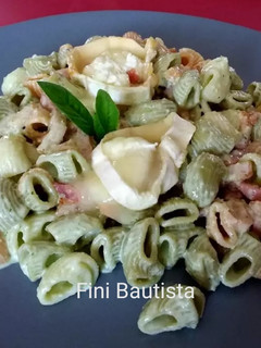 Una foto de Ensalada de pasta con pesto ligero