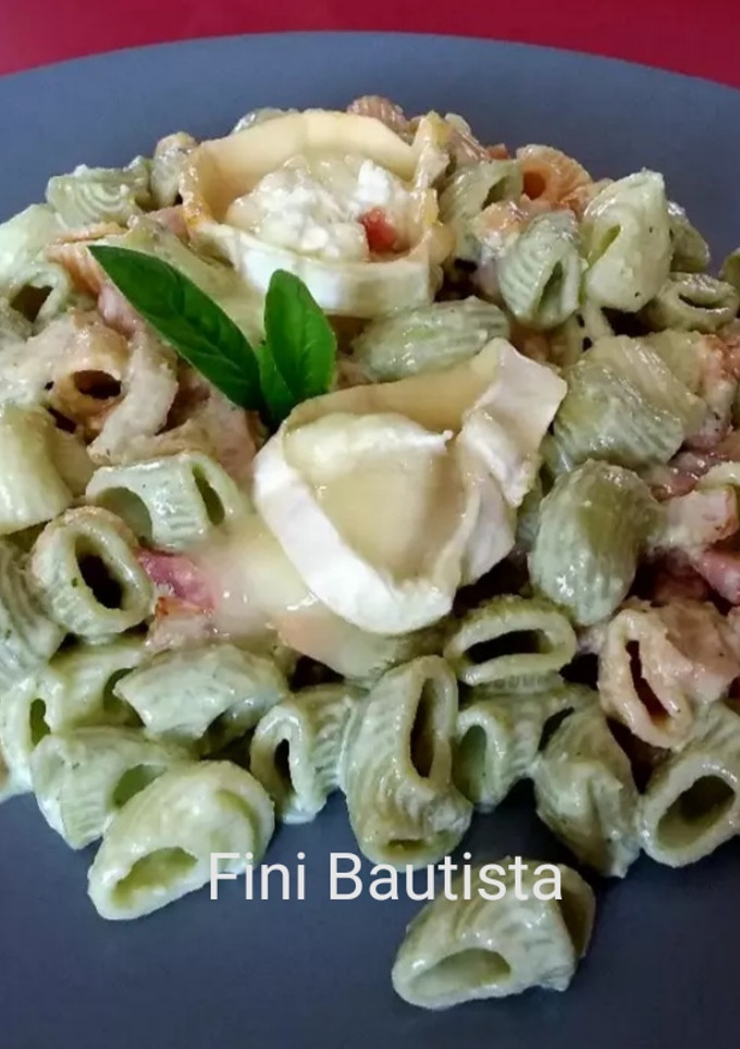Una foto de Ensalada de pasta con pesto ligero