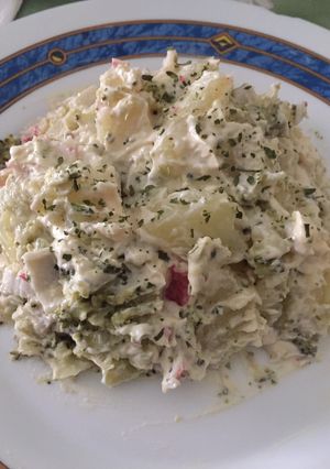 Una foto de Ensaladilla de patata, brócoli y surimi