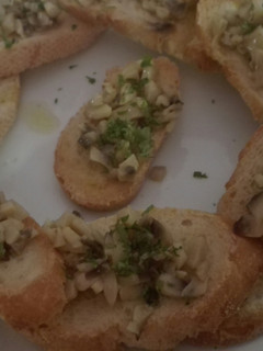 Una foto de Tapa de champiñones al ajillo