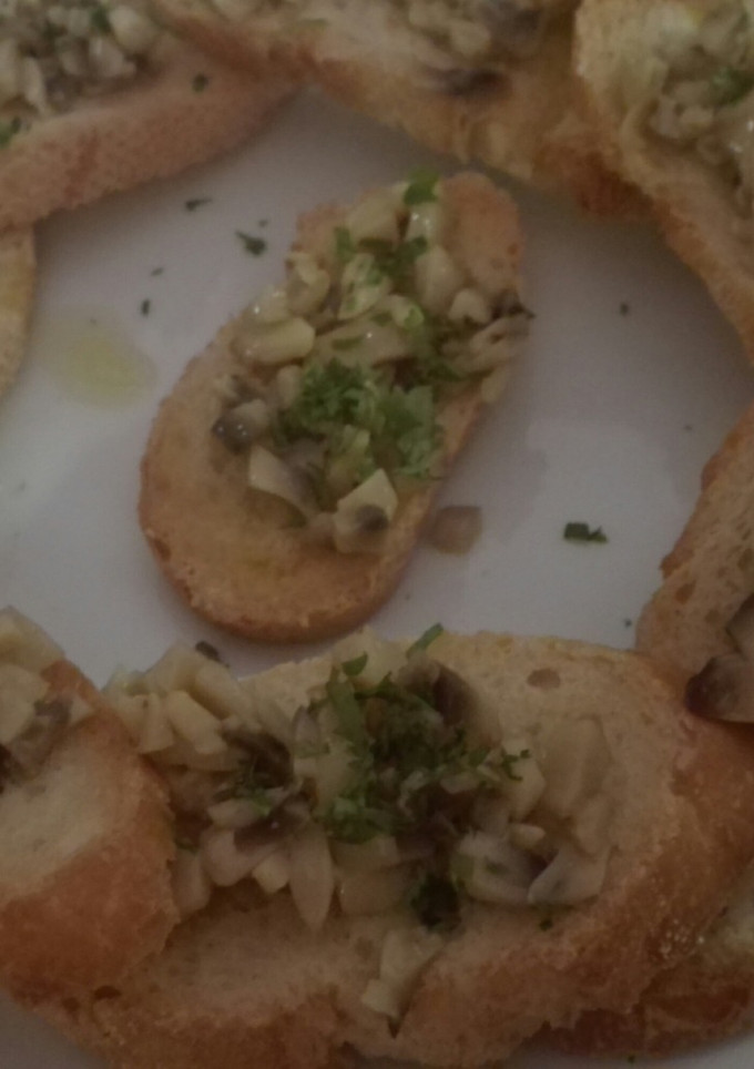 Una foto de Tapa de champiñones al ajillo