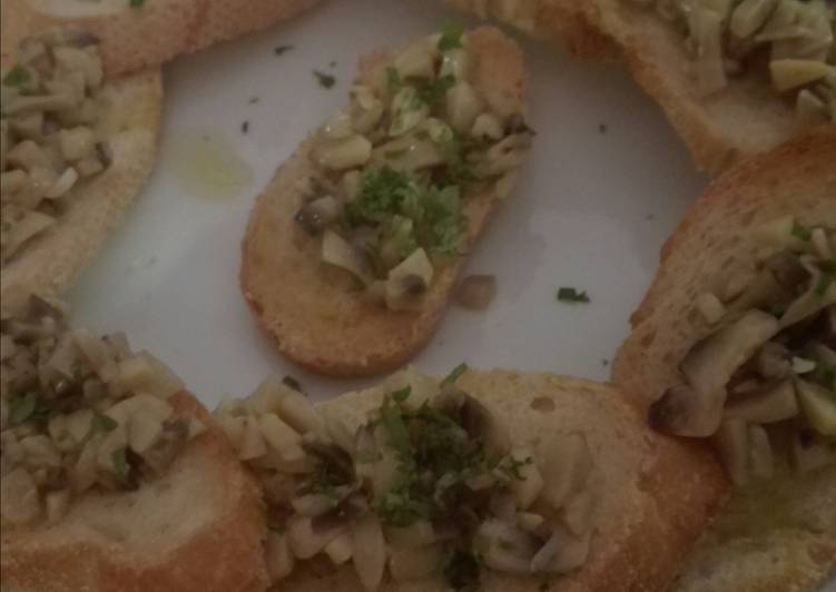 Tapa de champiñones al ajillo