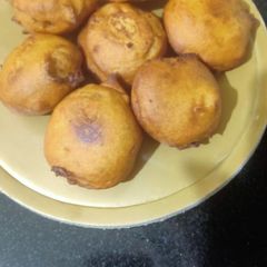 A picture of Aloo bonda.