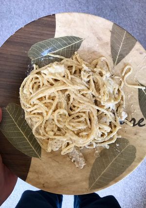 A picture of Chicken Alfredo Pasta.