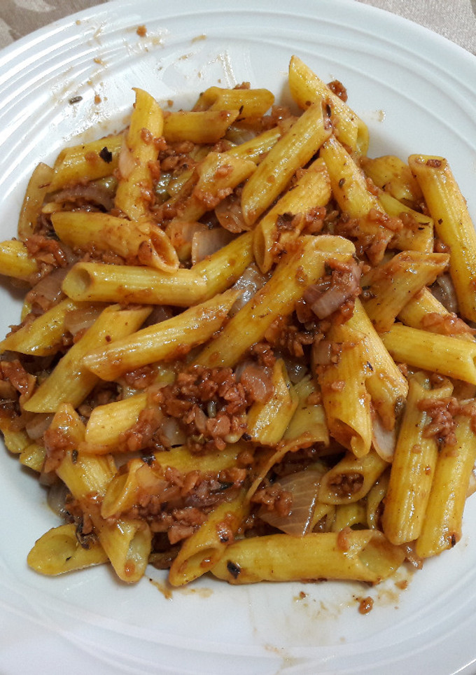 Una foto de Macarrones con "atún" sin gluten veganos 🍝