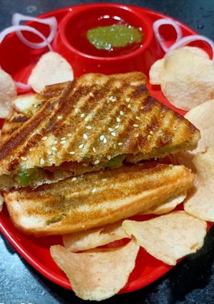 A picture of Chutney Aloo Toast.