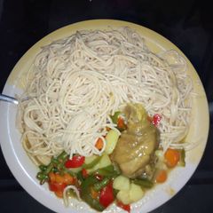 A picture of Spaggetti and Veggie curry sauce.