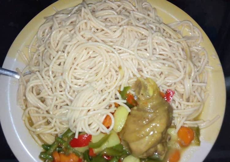 Steps to Prepare Speedy Spaggetti and Veggie curry sauce