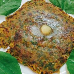 A picture of Missa Palak Paratha.