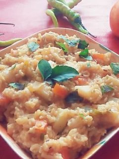 वेजिटेबल खिचड़ी (Vegetable khichdi recipe in Hindi) रेसिपी मुख्य फोटो