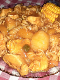Una foto de Guiso de pollo con fideos