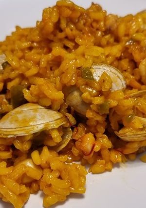 Una foto de Arroz con Almejas, Langostinos y Calamares
