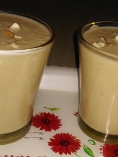 चीकू मिल्क शेक (Chikoo milk shake recipe in Hindi) रेसिपी मुख्य फोटो