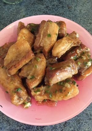 Hình của món Sườn xào chua ngọt.