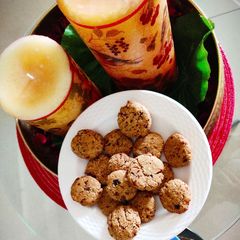 A picture of Peanut Butter and Choco Chip cookies.