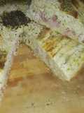 Focaccia ripiena con crosta di semini