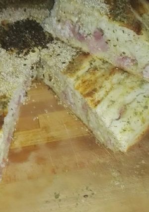 Foto di Focaccia ripiena con crosta di semini