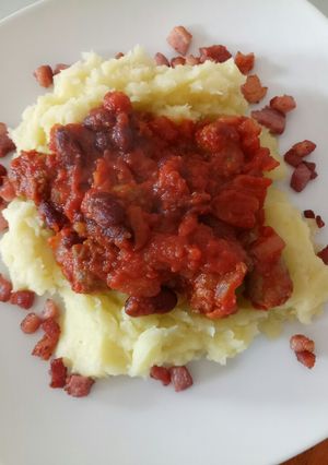 A picture of Bangers beans and mash.